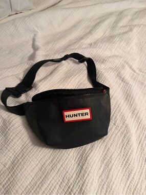 Hunter Black Belt Bag with Red Logo Accent